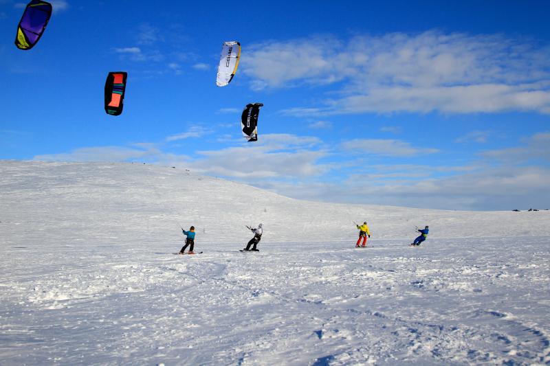 Соревнования по сноукайтингу в Мурманске